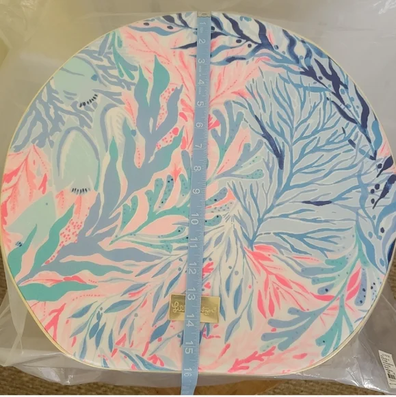 Lilly Pulitzer Perfect condition Kaleidoscope Coral Round Luggage Bag - Picture 11 of 12